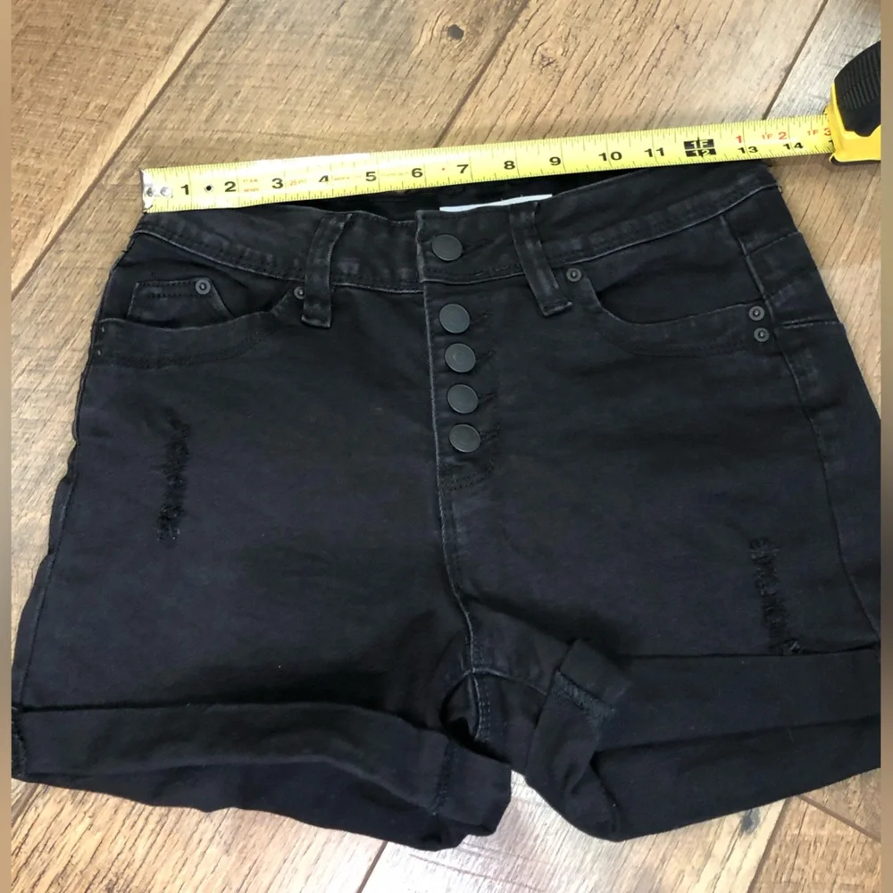 YMI Black Distressed High Waisted Button Up Curvy Fit Denim Shorts Size 5/27 - Picture 8 of 8